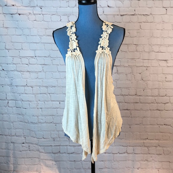 Other - Ivory T-back vest w lace